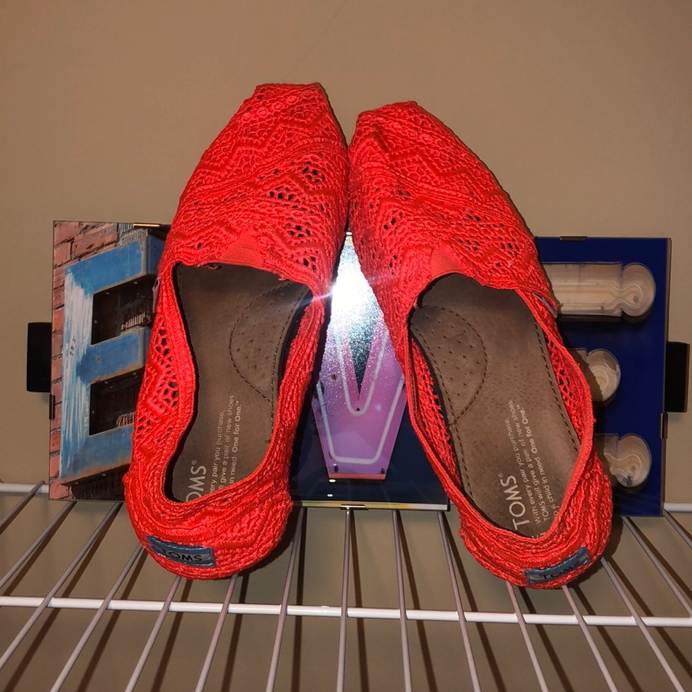 Vibrant lace toms